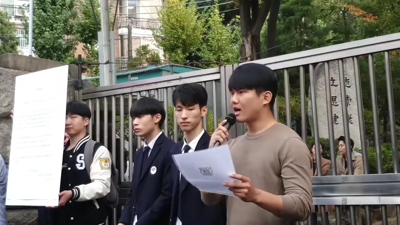 20191110_V3_S03(QgPO8NGbn84)형들이 못하는것을 아우들이 행함에 서울대생들도 응원의 목소리를 보내다