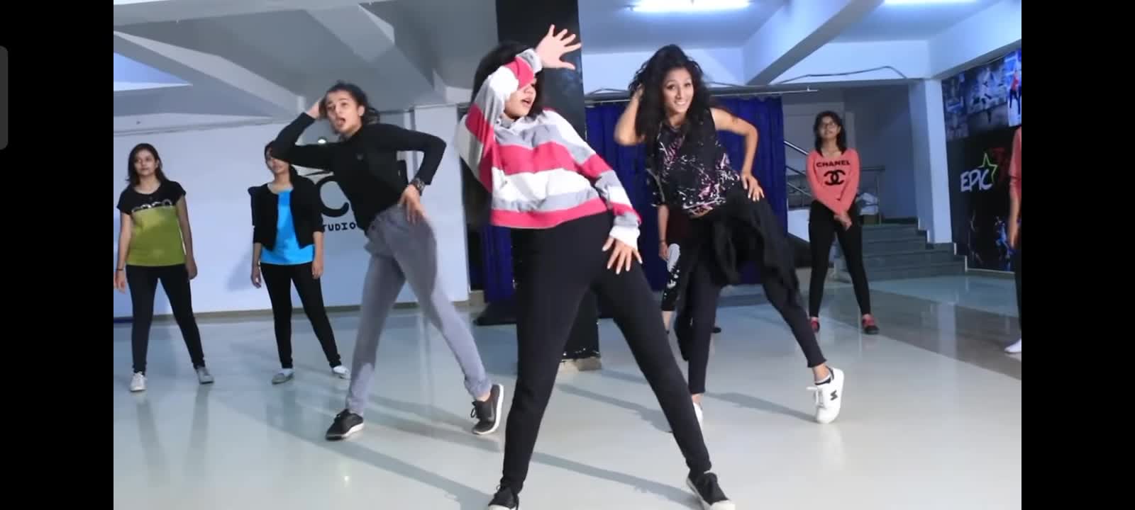 Uncha Lamba / girl dance video