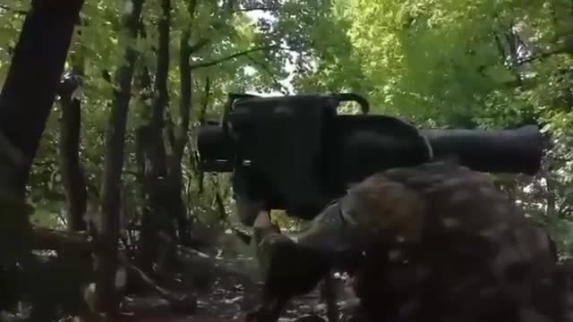 Ukrainian troops targeting and shooting at Russian armor.