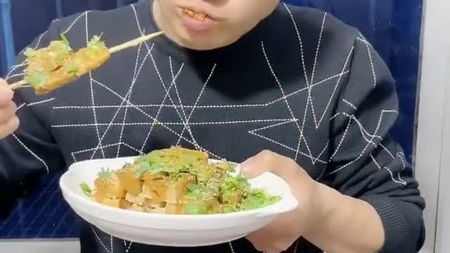 My daughter-in-law is greedy for stinky tofu