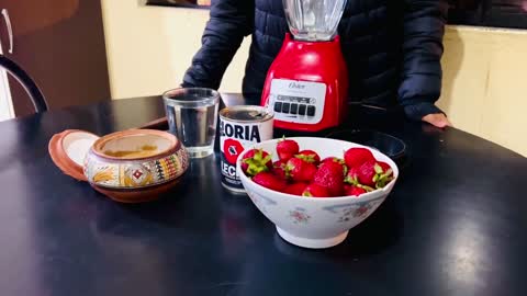 El MEJOR JUGO de FRESA con LECHE - Barato, fácil y rápido