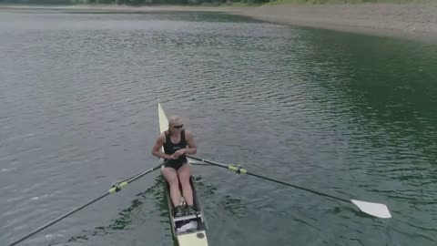 Beim Rudern übers Wasser fliegen - Toptalent Alexandra Föster