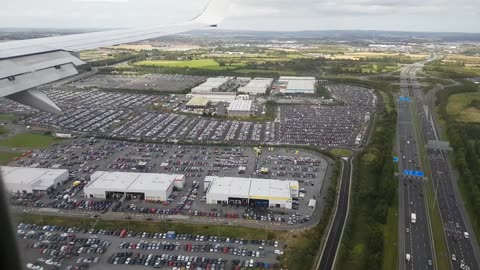 Ryanair 737-800 landing in Dublin