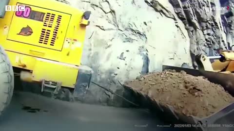 Truck spends three days dangling over China cliff