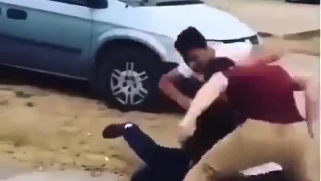 Dude Runs Right into A Knuckle Sandwich Gets Knocked Out