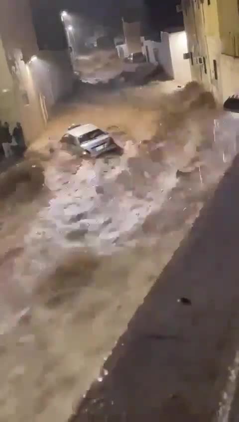 🚨⚡️BREAKING: Severe flooding hits the Saudi Arabia's Medina city amid heavy rainfall.