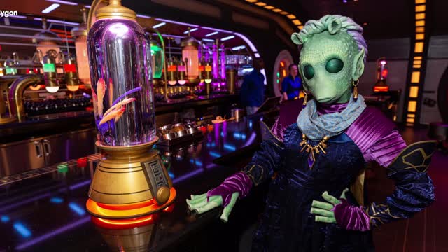 $5000 a night for this S**T?! Star Wars Galactic Starcruiser hotel has been EXPOSED!