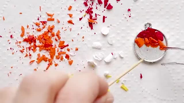 28 COLORFUL CRAYON HACKS YOU NEVER KNEW YOU NEEDED