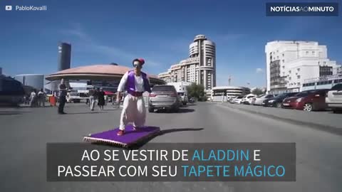 Aladdin da vida real surpreende pessoas com tapete mágico na Rússia