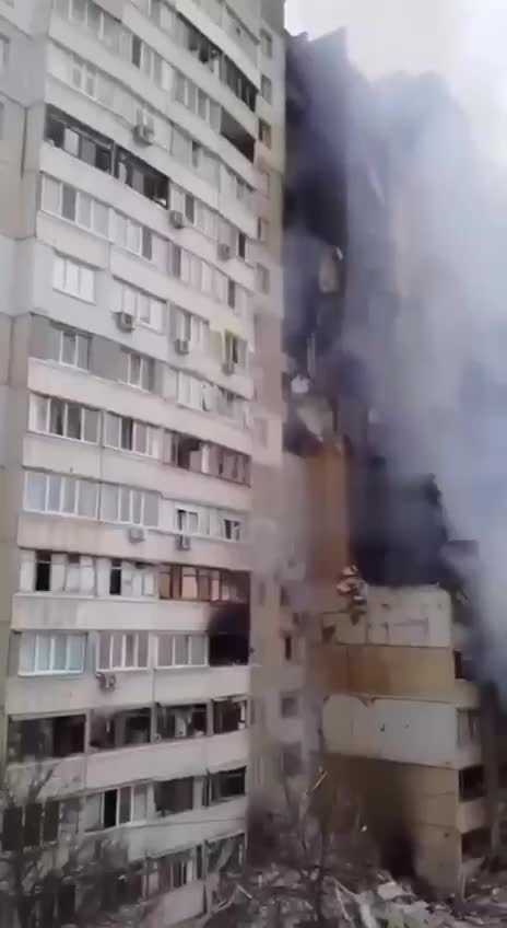 BREAKING... rocket hits a residential building in Kharkov