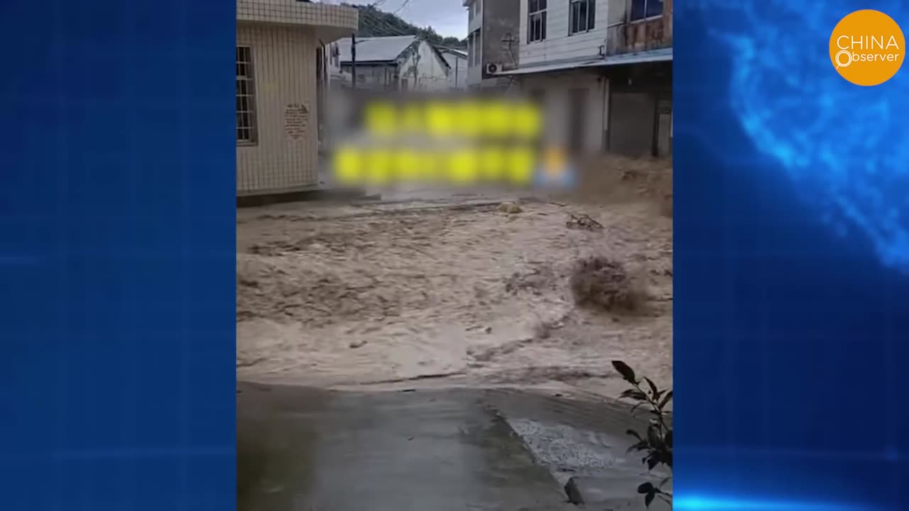 Buildings Rolling in the Deluge! Half of China Submerged! Torrential Rain Swamps Shanghai Metro