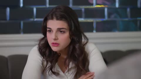 Cansu intenta chantajear a Akif, pero él destruye la carta... ¡comiéndosela!