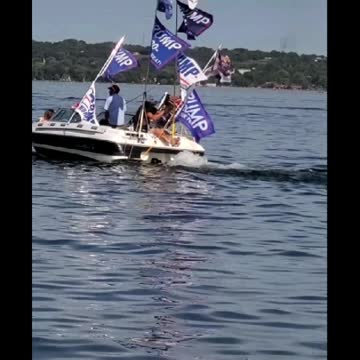 Trump Boat parade MN