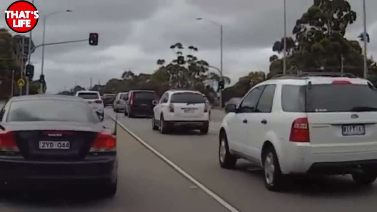 Funny WOMEN FAIL IN TRAFFIC