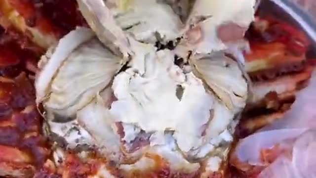 Comment if you know this is edible #crab