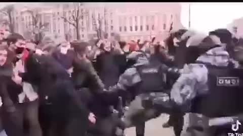 CORRUPT COPS BEATING CITIZENS