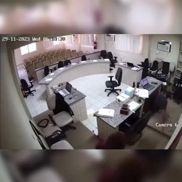 Dramatic footage of a man shooting the alleged killer of his father during a murder trial.