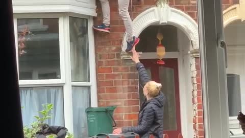 Lost Key Leads to Human Ladder Fail