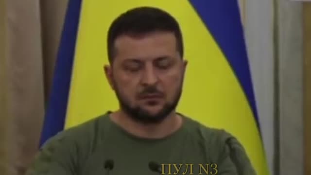 Le cocainoman Zelensky lors d'une conférence de presse après