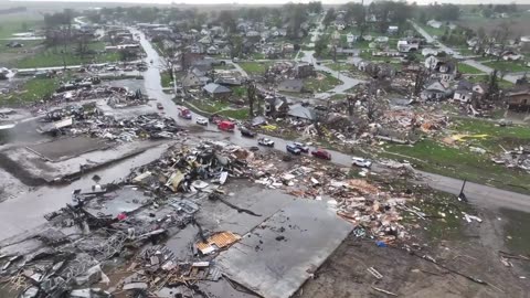 Footage of the incredible powerful tornado that hit Nebraska, Iowa and Texas