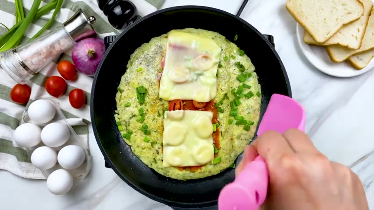 Easy Breakfast??? Soft in Crispy! Egg, Cheese and Onion SANDWICH!