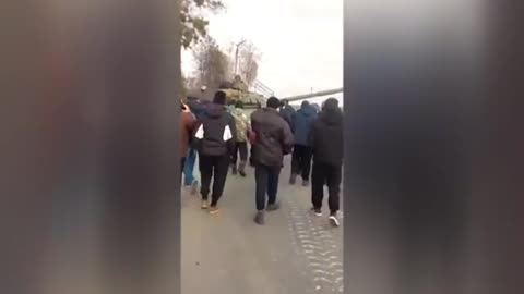 Ukrainian Citizens Fight Off Russians In the Streets