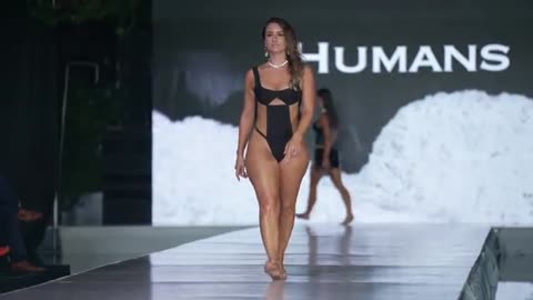 Very hot ass bikini show