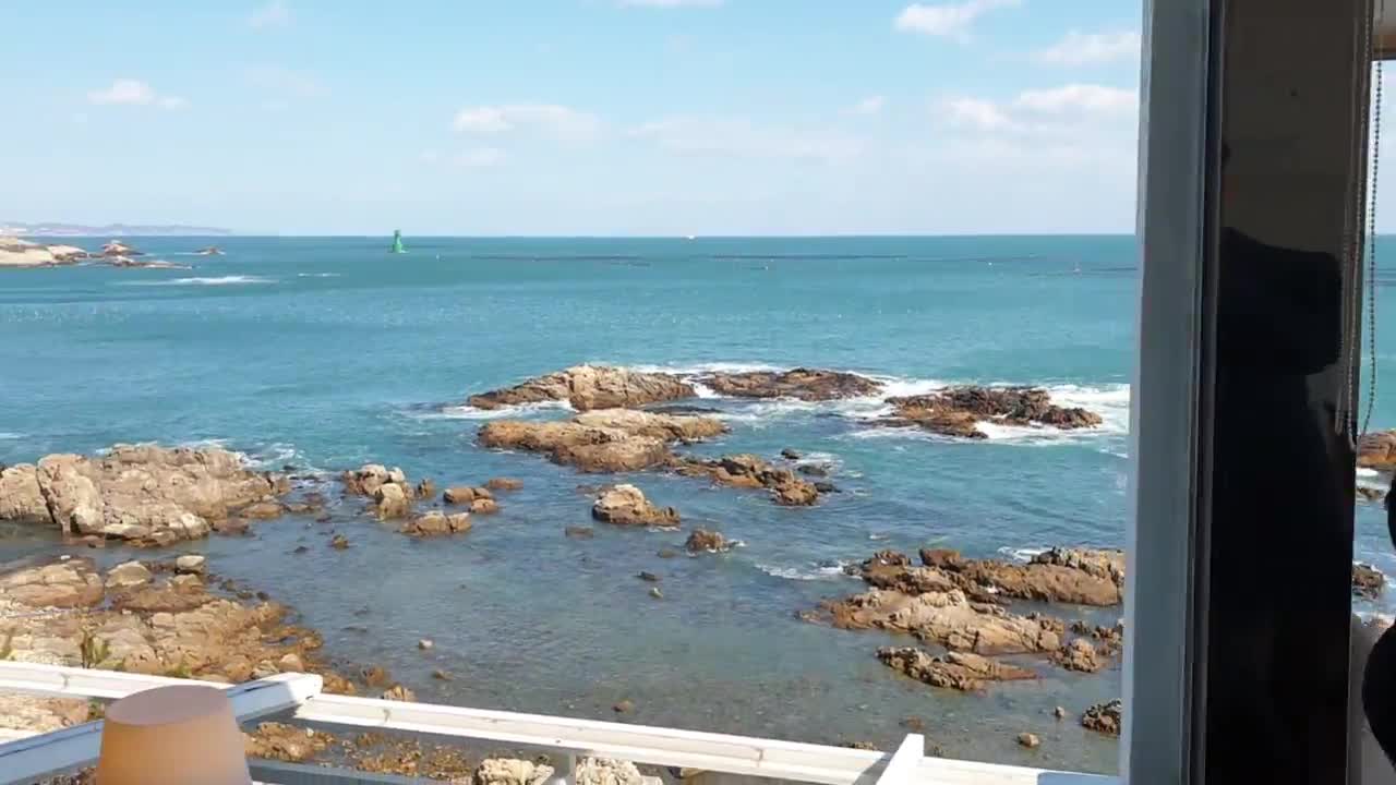 Cafe overlooking the sea