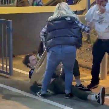 Things that never happen in Philly: Fans leave Dodgers Padres game early to fight