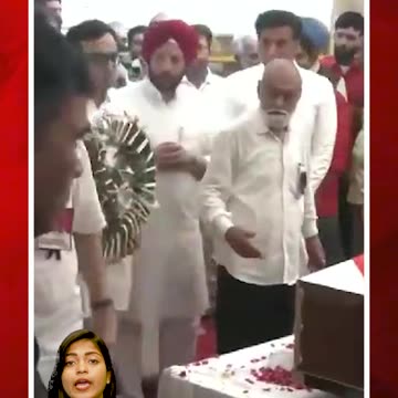 సీతారాం ఏచూరికి నివాళులర్పించిన సోనియా| #ytshorts #viralvideo #soniyagandhi #congress #trending