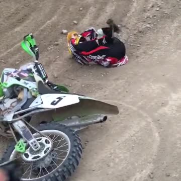 Kid crashes 250 2 stroke at Carnegie