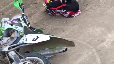 Kid crashes 250 2 stroke at Carnegie