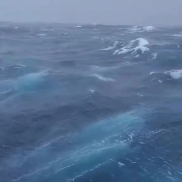 raging sea 😱😱😱