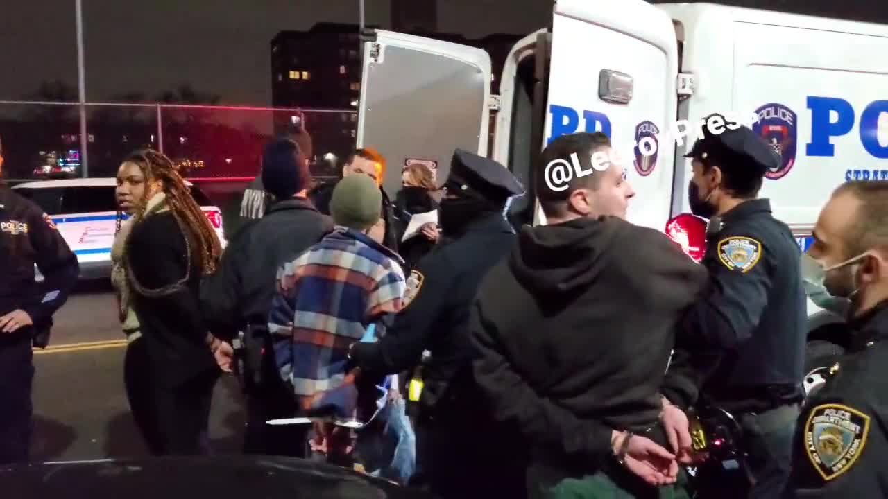 NYC arrests anti corona virus protesters for entering a Vaccinated only establishment