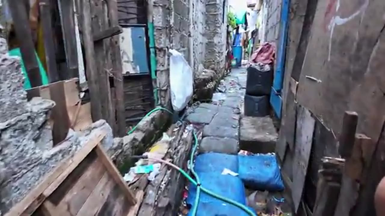 AMAZING PHILIPPINE HOODS - WALKING NAVOTAS CITY'S EXTREME SLUMS [4K]