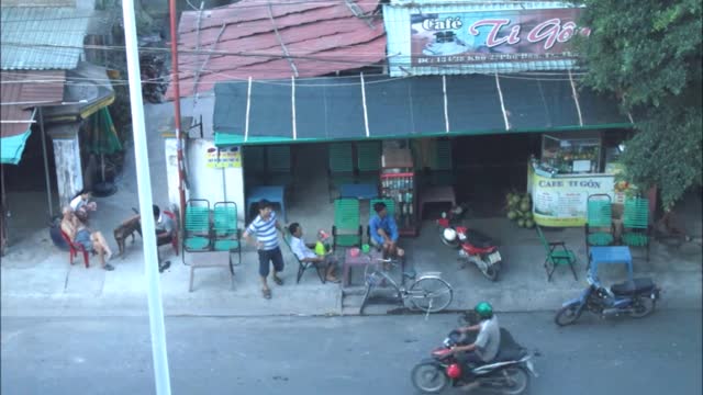 Vietnam, Bình Dương, Thủ Dầu Một - little shop timelapse - 2014-04