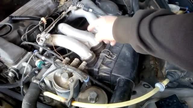 Mercedes Benz W124 Maintenance - Comment décarboniser votre moteur avec de l´eau