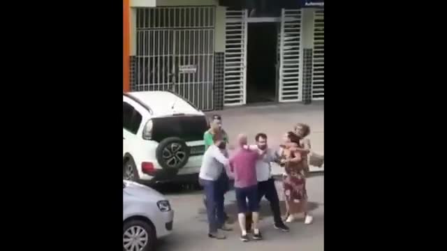 Street fight -Old woman knocking out, impressive !!!!!