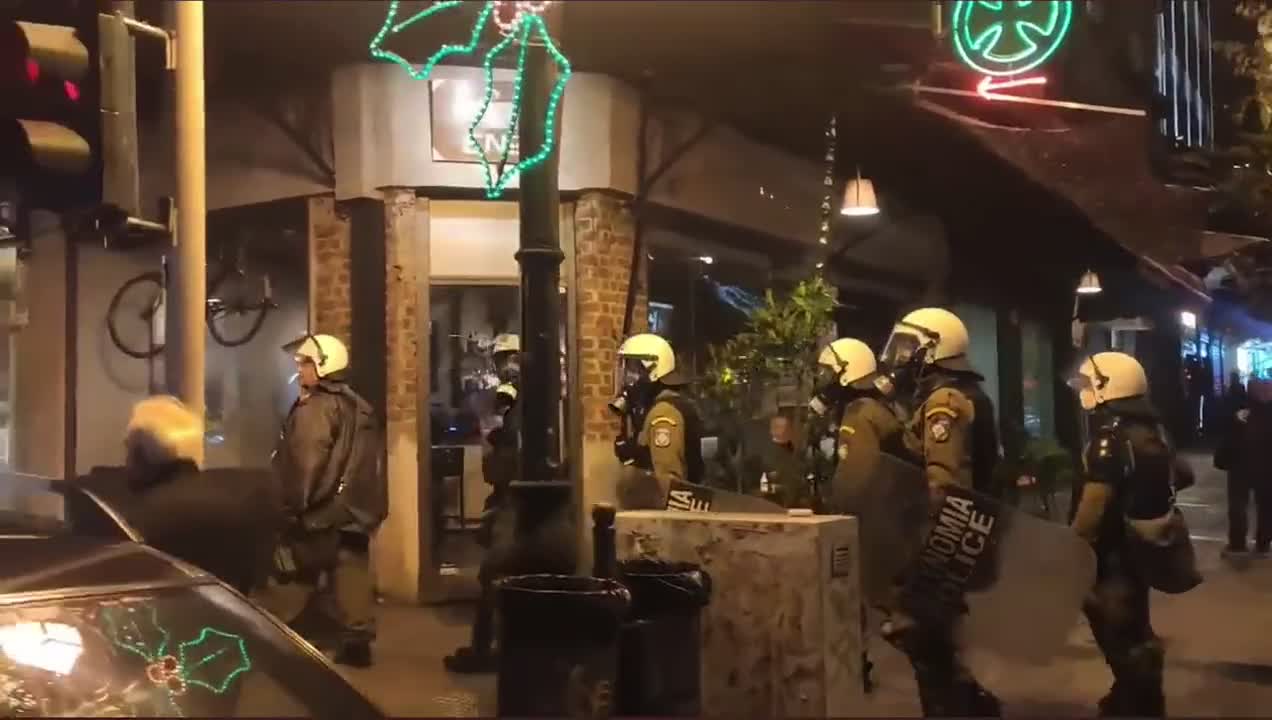 ΘΕΣΣΑΛΟΝΙΚΗ-ΗΛΙΚΙΩΜΕΝΟΣ ΦΩΝΑΖΕΙ ΣΤΑ ΜΑΤ-ΚΑΤΩ Η ΧΟΥΝΤΑ ΤΟΥ ΜΗΤΣΟΤΑΚΗ.