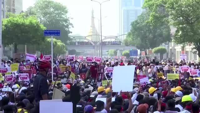 Myanmar stages 'broken down' cars protest