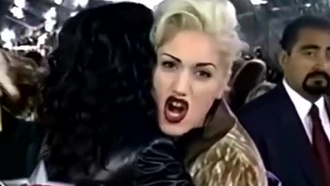 Julia Roberts fangirling over Gwen Stefani (2001)