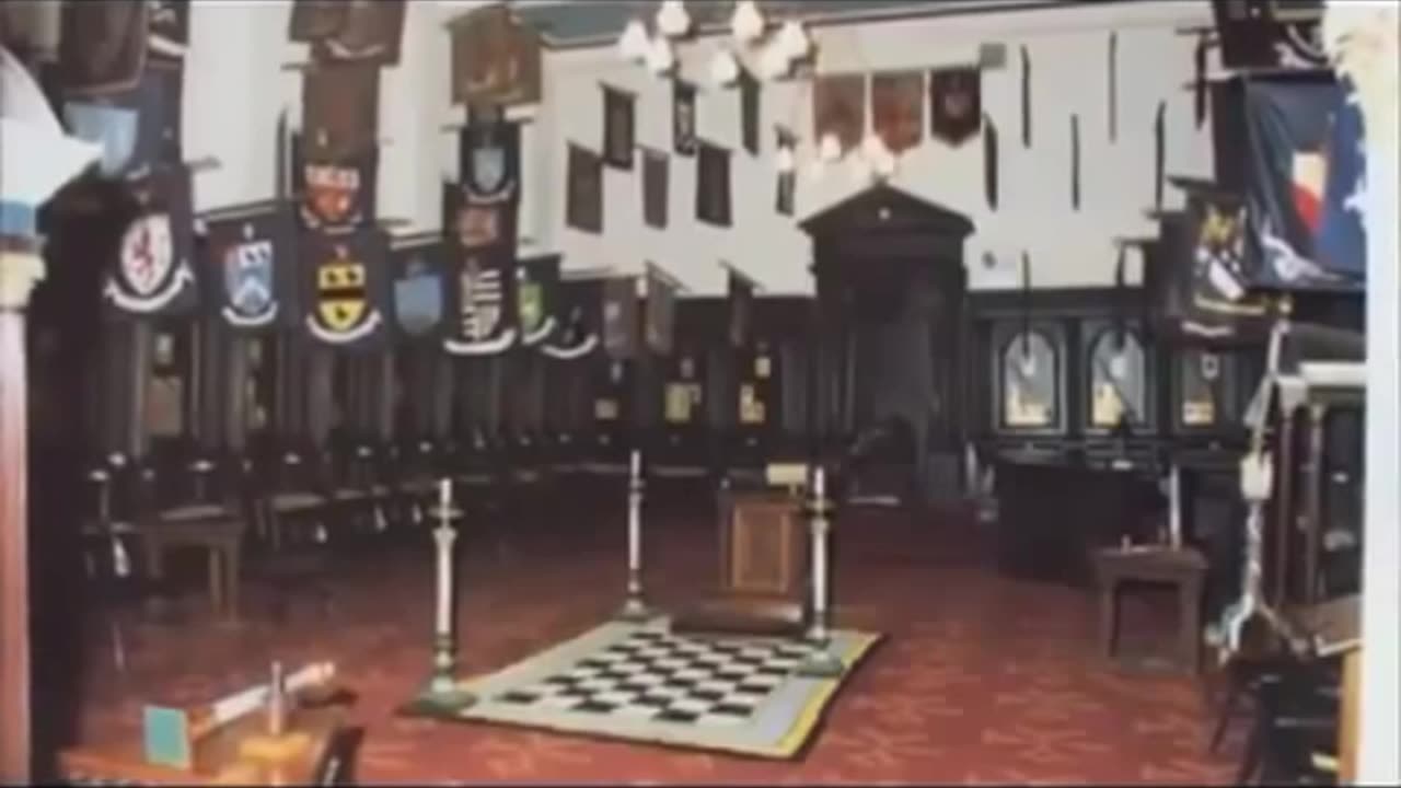 the arrival part 25 the floor and gods/La Llegada 25 El Piso Cuadriculado y Dioses