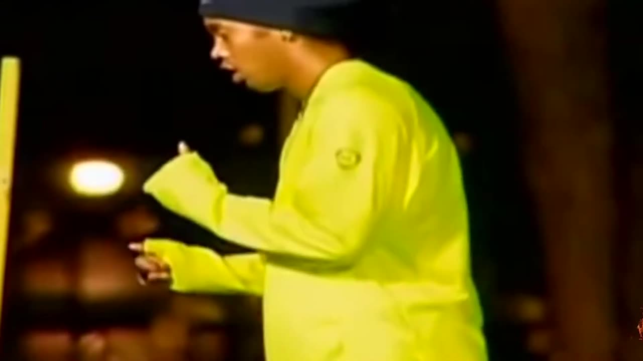 Ronaldinho - Skills and Dribbles, Free Clips