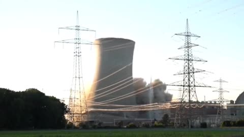 Germany blows up the cooling towers of the Grafenrheinfeld nuclear power