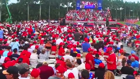 YUUUGE CROWD!!!😍😍😍