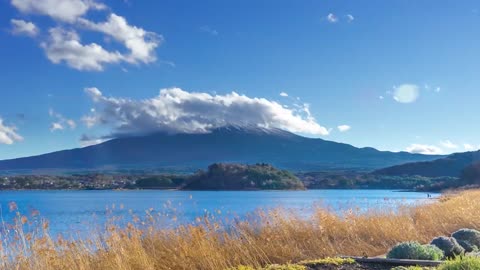 The Beauty of Mount Fuji (4K Timelapse)