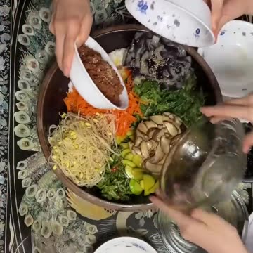 Making Bibimbap (비빔밥) with our family ❤️ Korean mixed rice with veggies and more!