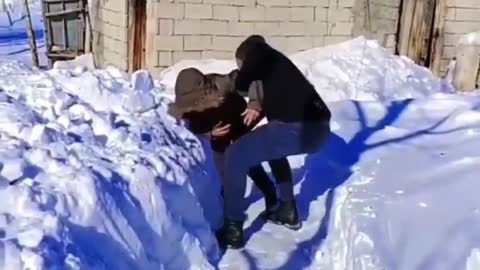 Love to play snowballs ?