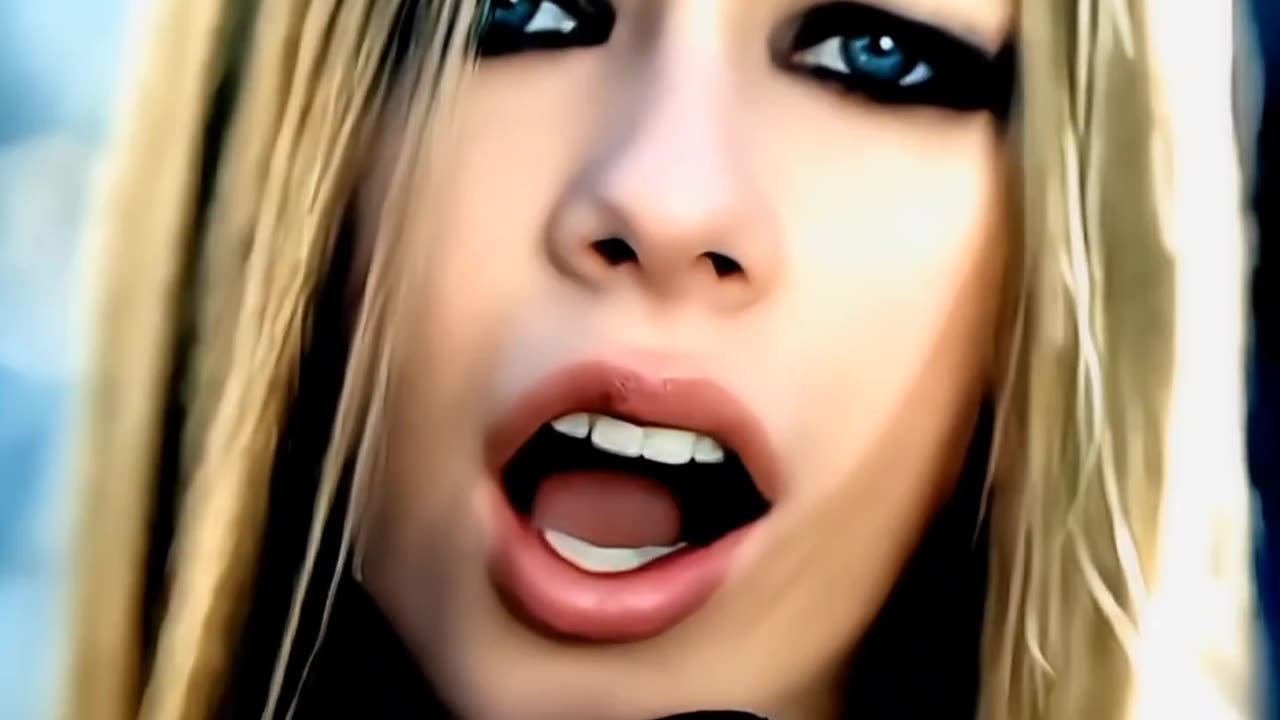 Avril Lavigne ft Billie Piper - Sk8er Boi Dance Remix 🛹🔥