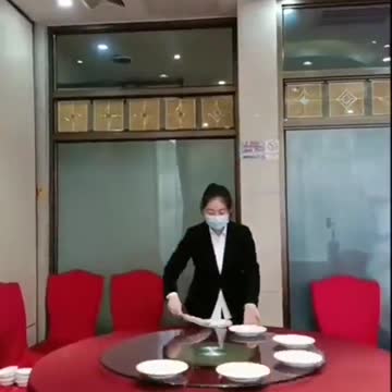 How to Set a Dinner Table